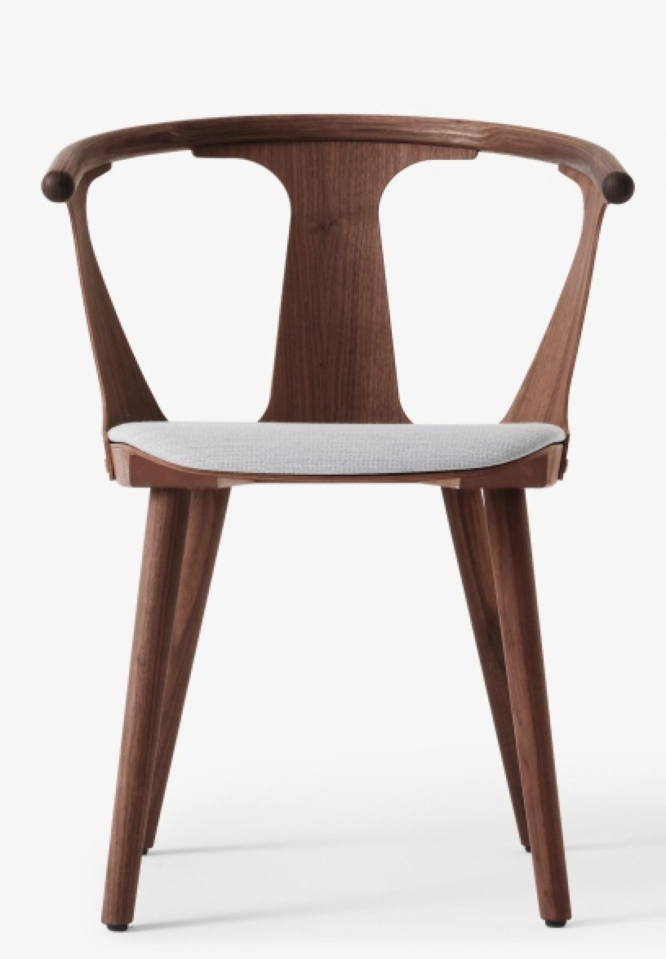 In Between Armlehnenstuhl SK2 Eiche geräuchert mit Sitzpolster Hallingdal 0103 AndTradition EINZELSTÜCK